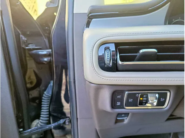 Car image 32