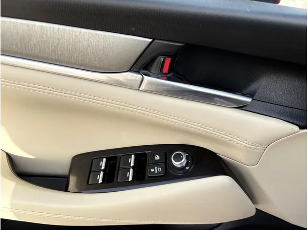 Car image 27