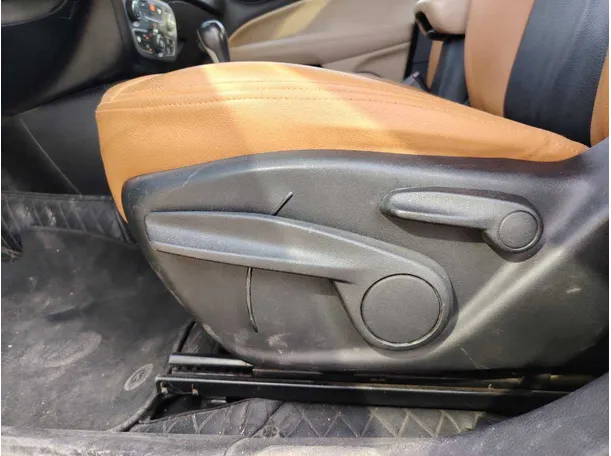 Car image 27