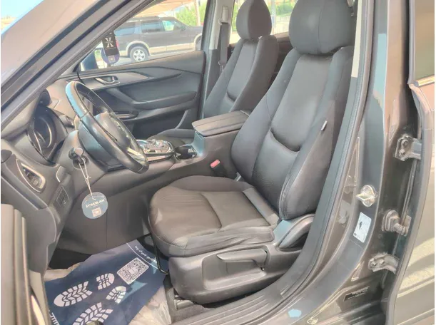 Car image 12