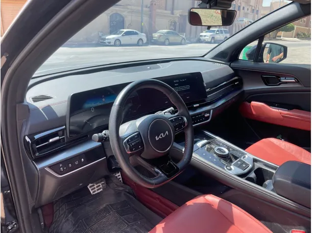 Car image 11