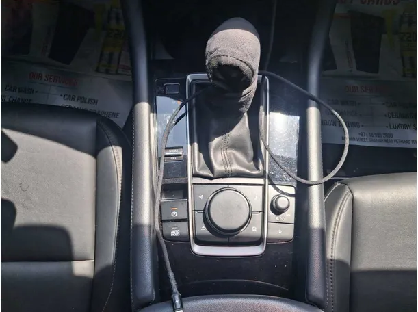 Car image 17