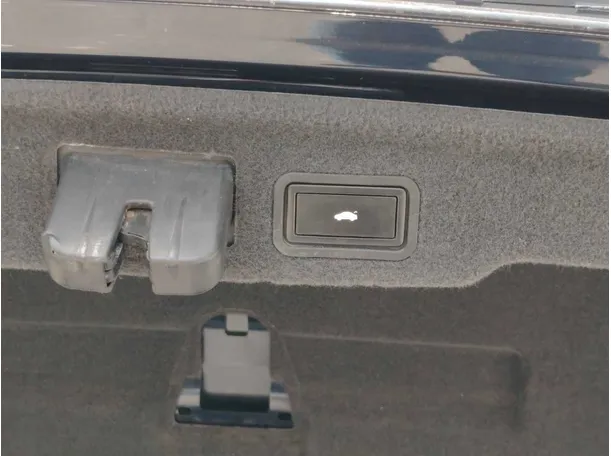 Car image 34