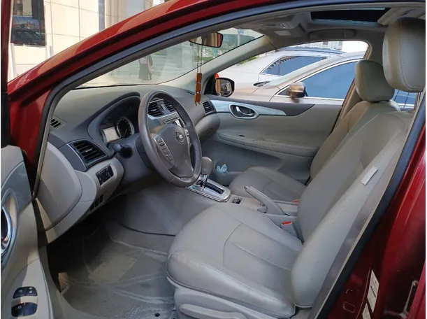 Car image 12