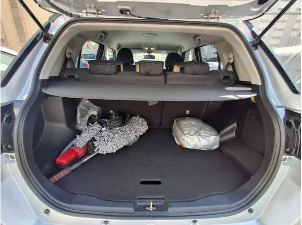 Car image 19