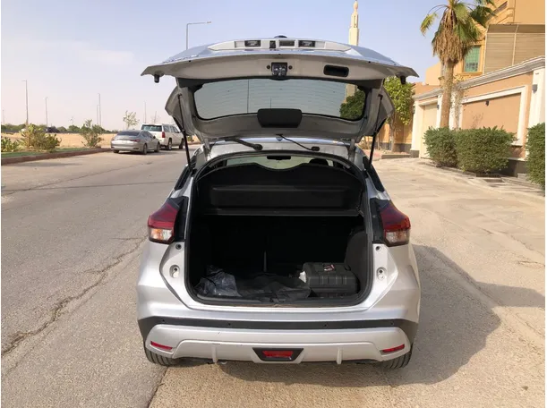 Car image 20