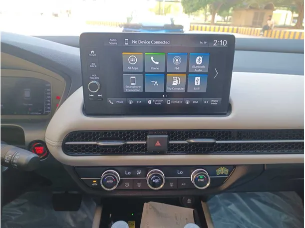 Car image 14