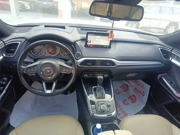 Car image 19