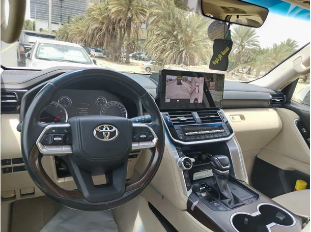 Car image 30