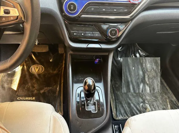 Car image 17