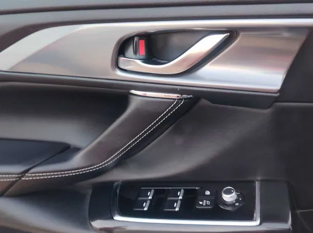 Car image 23