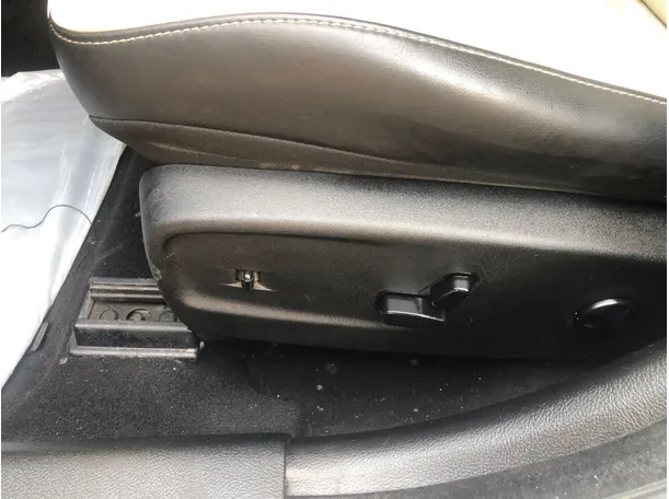 Car image 22