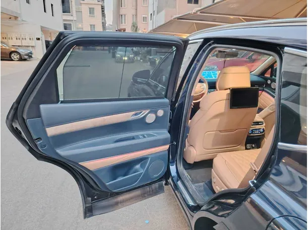 Car image 16