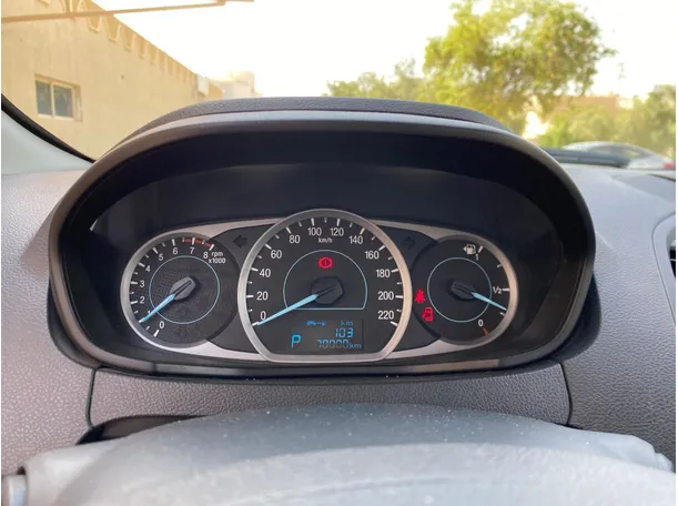 Car image 17