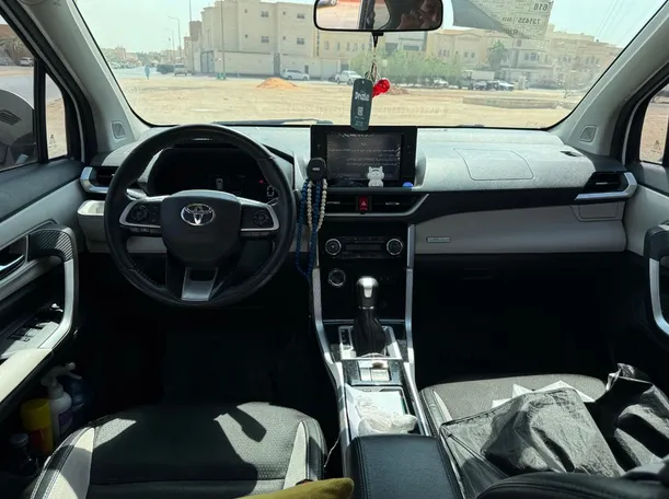 Car image 13
