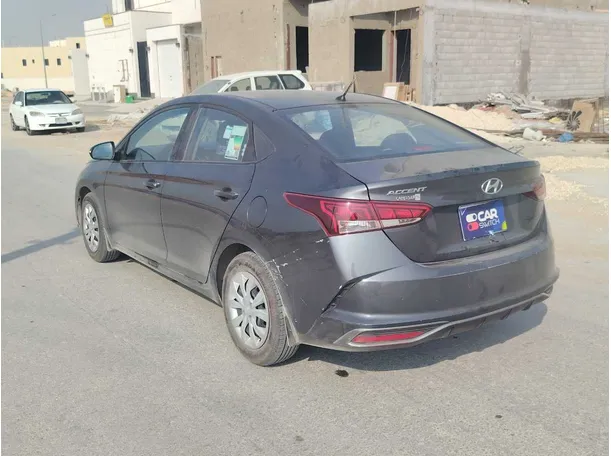 Car image 7