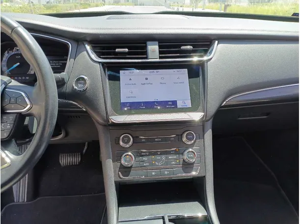 Car image 15