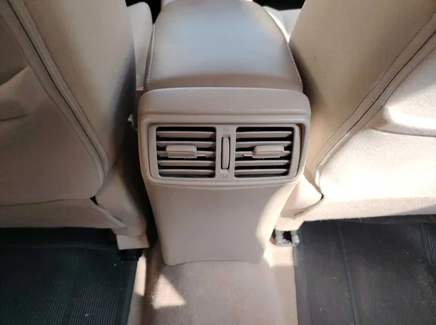 Car image 37