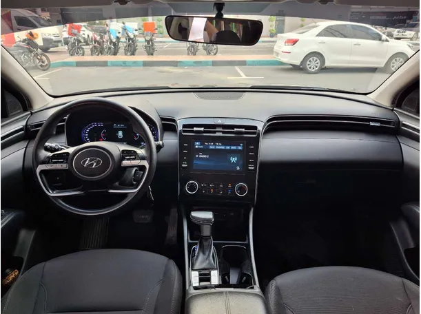 Car image 15