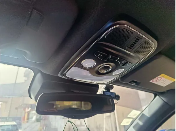 Car image 30