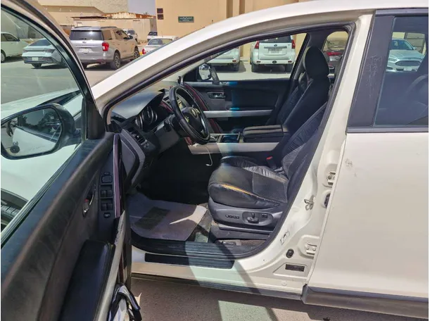 Car image 11