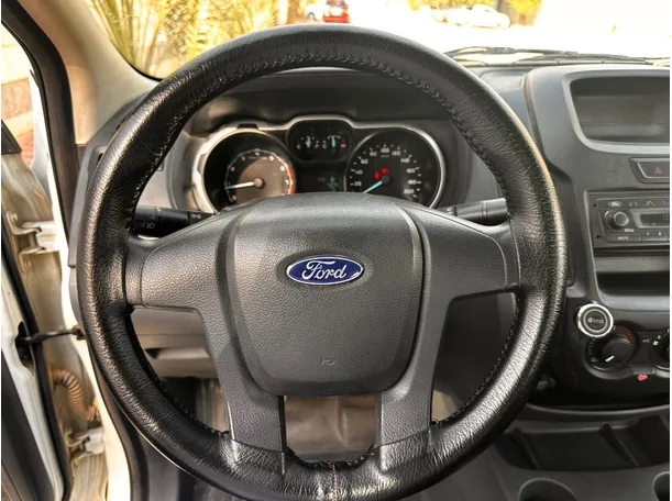 Car image 19