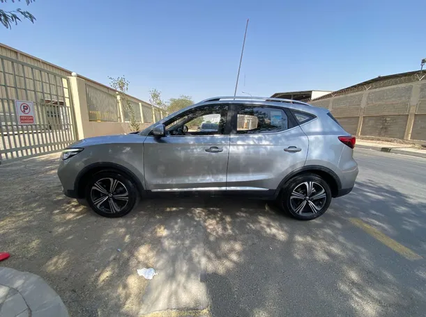 Car image 8