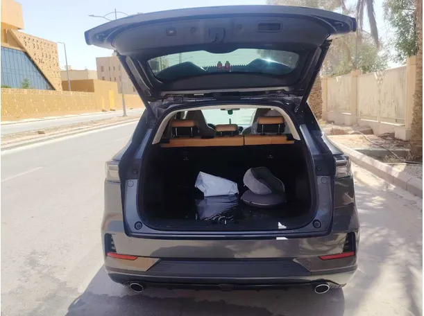Car image 23