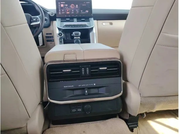 Car image 26