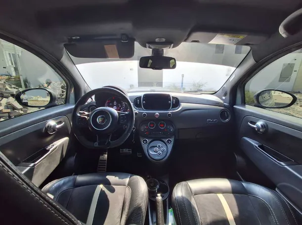 Car image 14