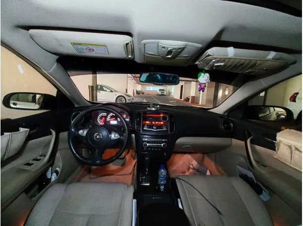 Car image 14