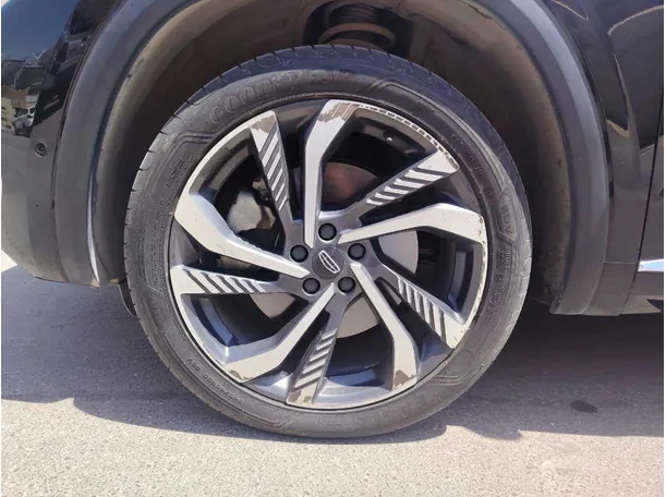 Car image 10