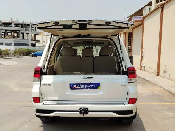 Car image 26