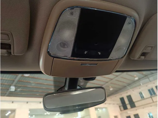 Car image 24
