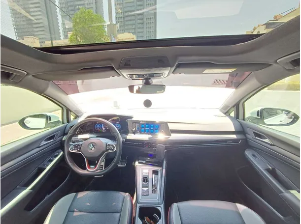 Car image 14