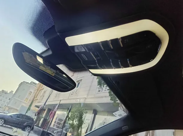 Car image 34