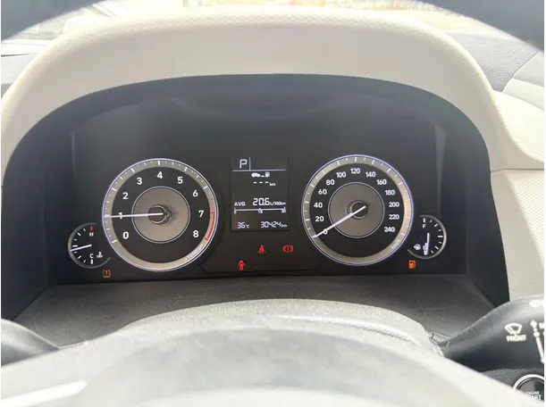 Car image 10