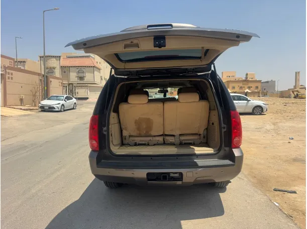 Car image 19