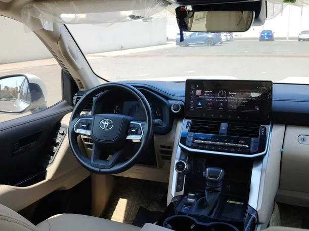 Car image 25