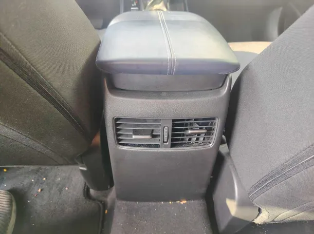 Car image 33