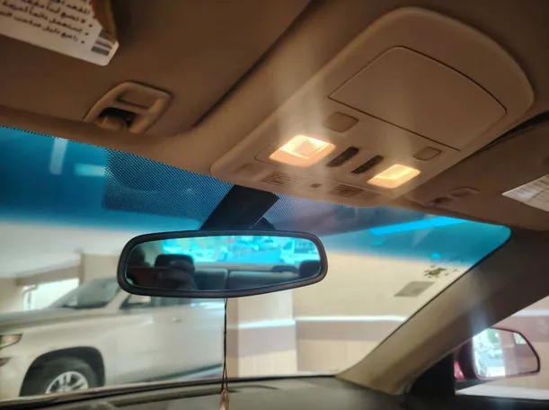 Car image 30