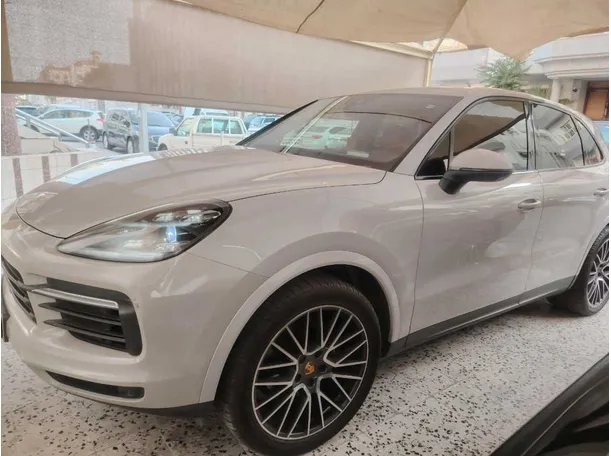 Car image 9