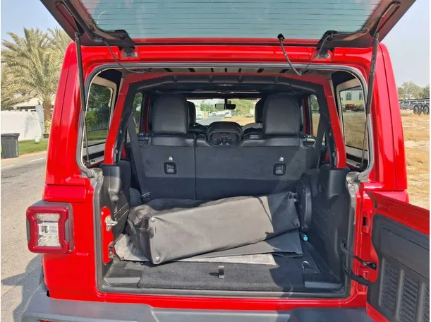 Car image 20