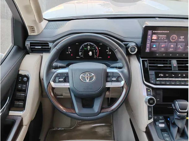 Car image 26