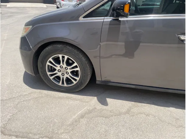 Car image 9
