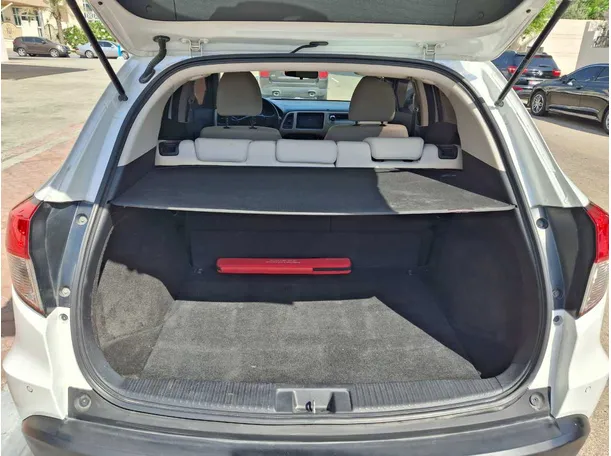 Car image 16