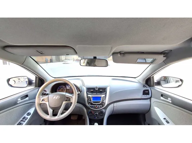 Car image 14