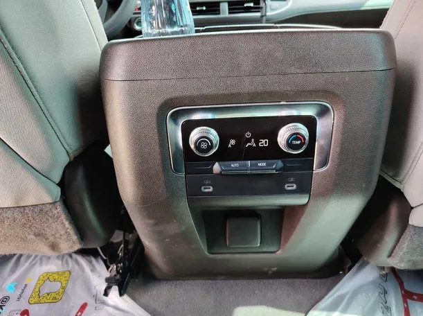 Car image 30
