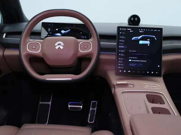 Car image 15