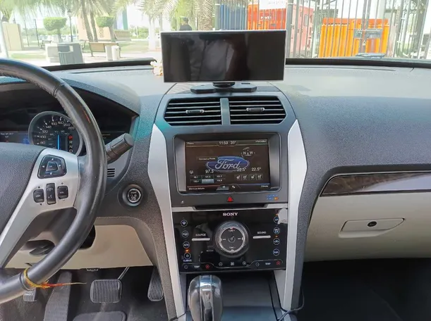 Car image 18